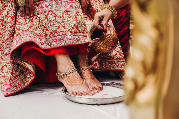 Hindu bride 's feet